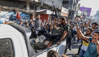 Palestinians-cheer-jihadis-with-dead-Israeli-332x190.jpeg