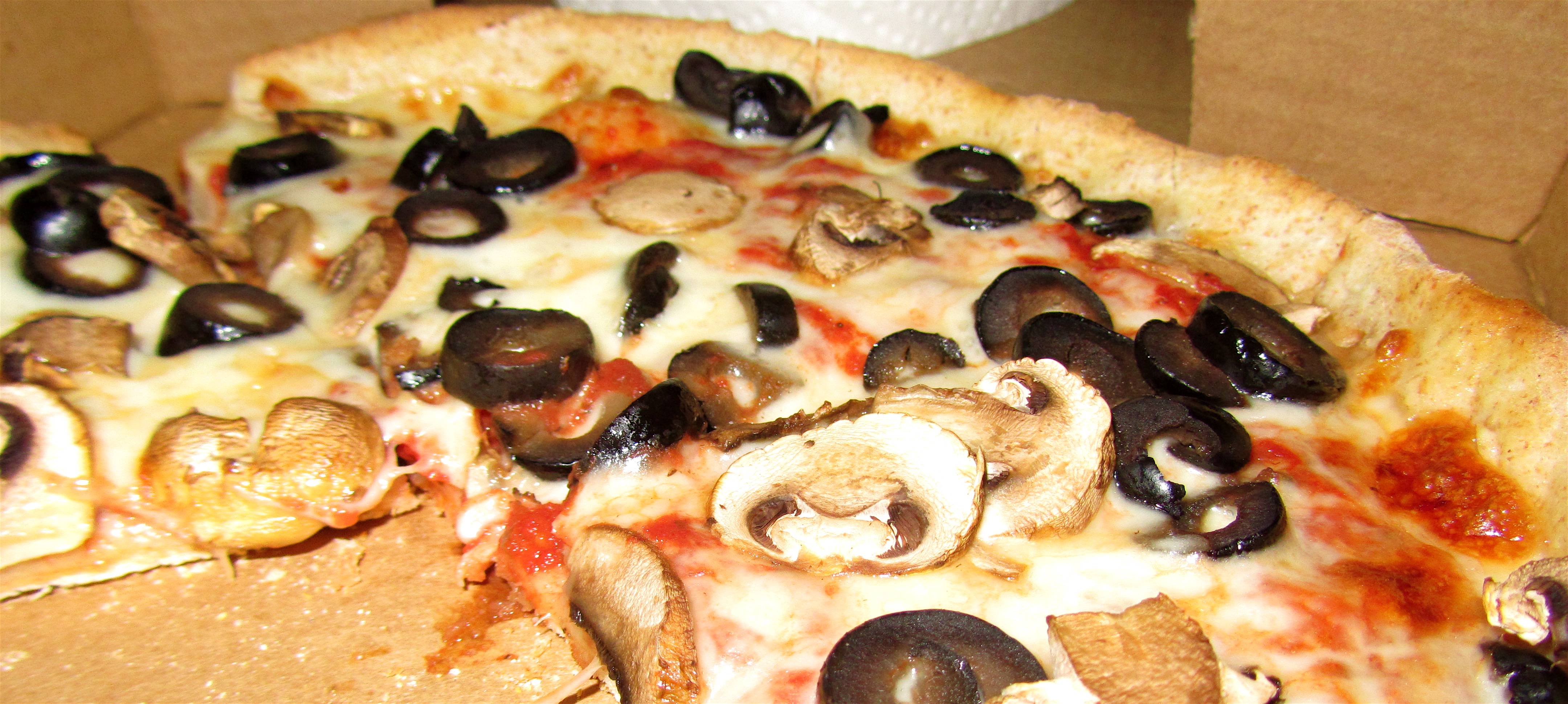 mushroom-and-black-olive-pizza.jpg
