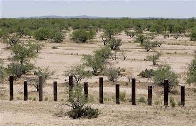 obama-border-fence%255B1%255D.jpg