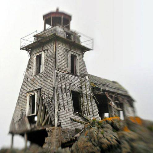 abandoned-lighthouse11.jpg