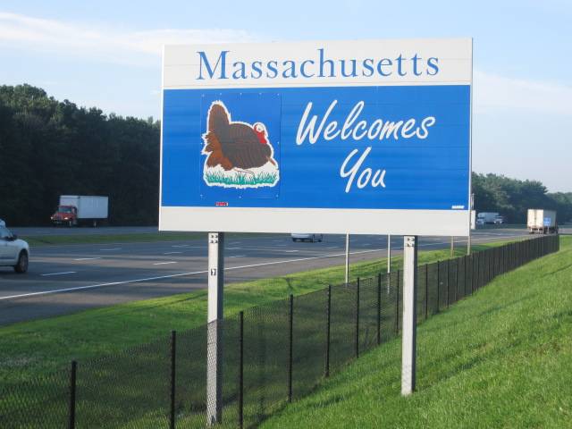 Massachusetts_Welcomes_You_I-95_South_at_NH-MA_state_line.jpg