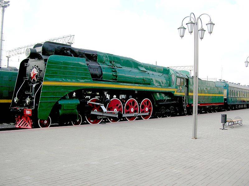 800px-Passenger_steam_locomotive_P36-001_%2801%29.jpg