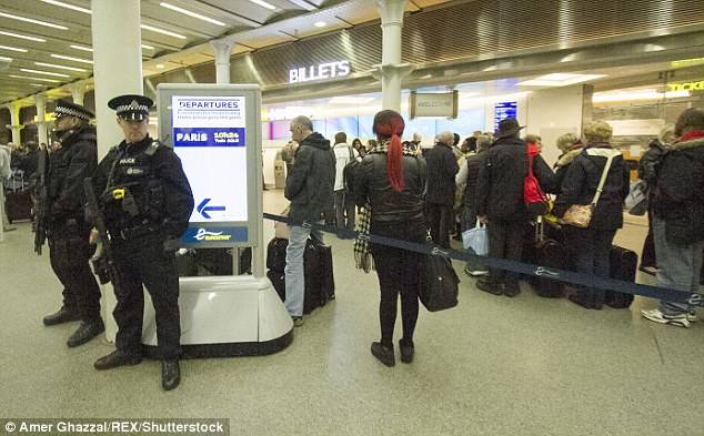 327381E300000578-3504874-Armed_police_at_the_entrance_to_the_Eurostar_at_St_Pancras_Stati-m-28_1458672895589.jpg