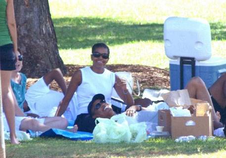 obama-picnic-hawaii.jpg