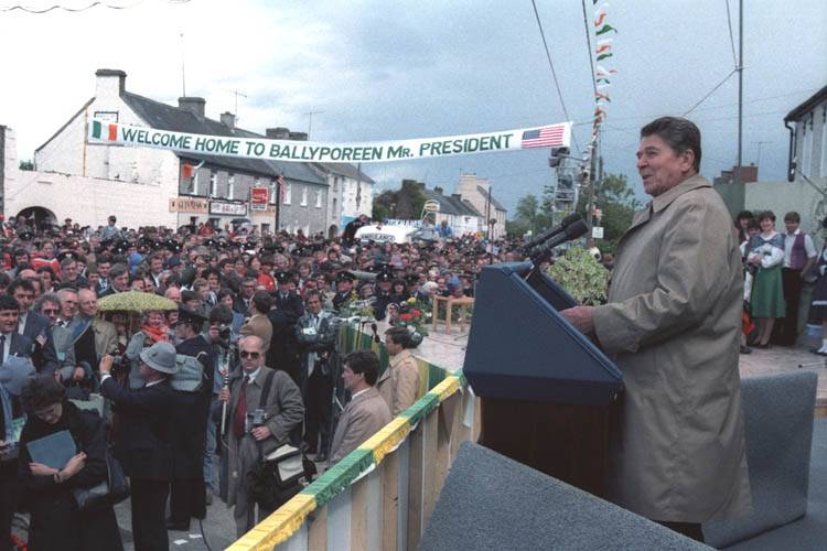 President_Reagan_in_Ballyporeen_Ireland.jpg