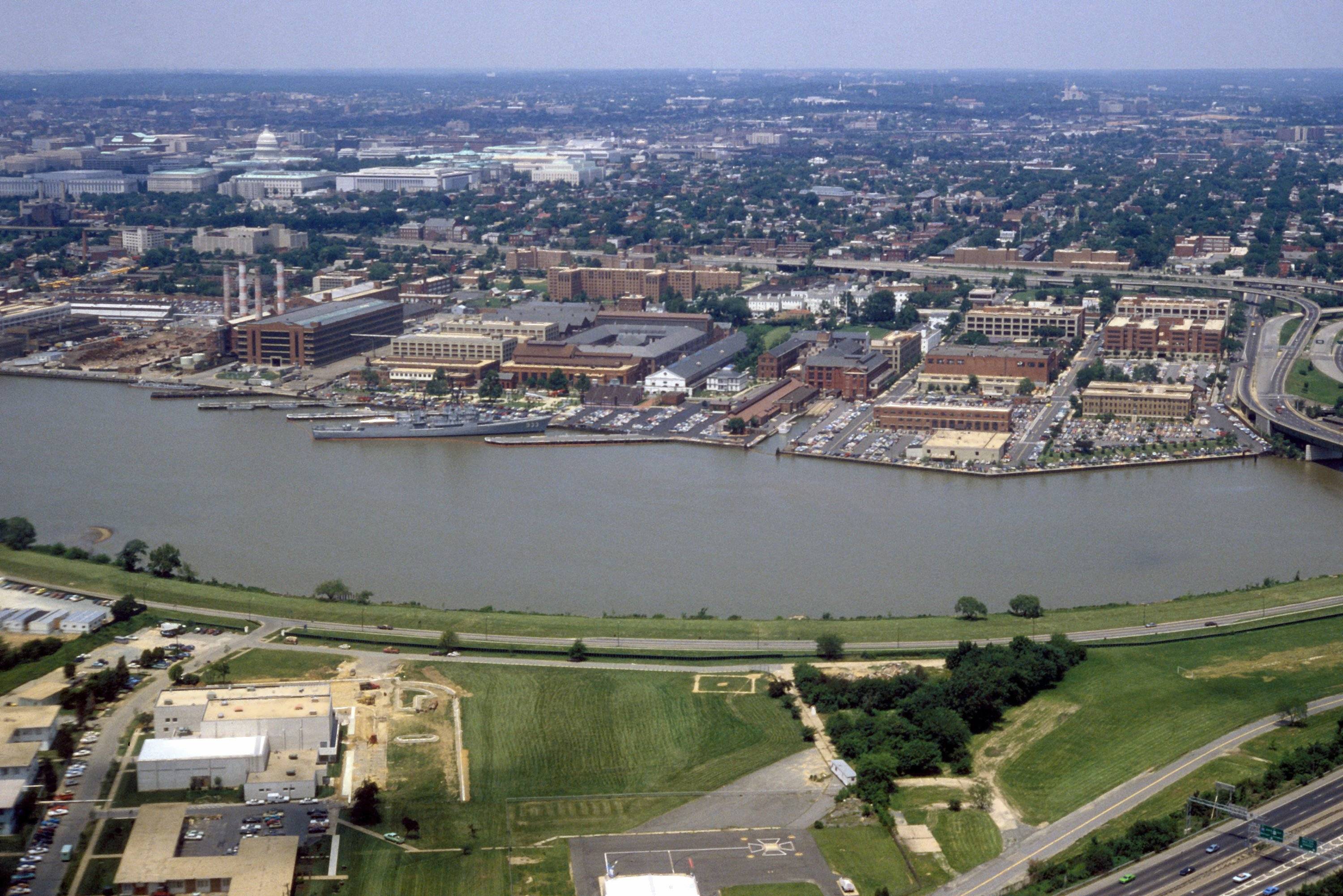 Washington_Navy_Yard_aerial_view_1985.jpg