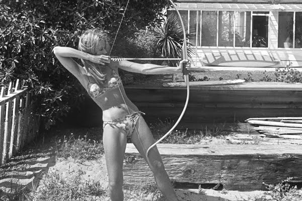 DH.8828-Jane-Fonda-with-bow-and-arrow-Malibu-1965-12.5-x-8.25-300-dpi.jpg