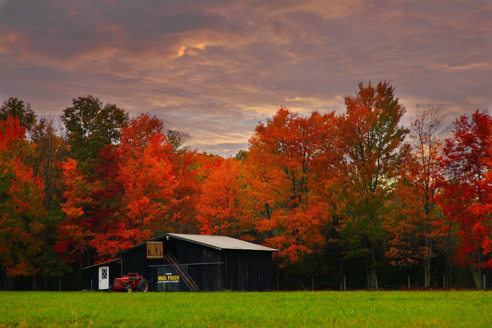 PLUS-autumn-mail-pouch-barn.jpg
