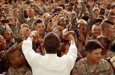 obama-with-soldiers.jpg