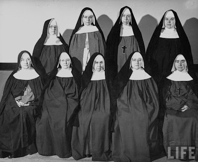 Nuns+from+the+Order+of+St.+Anne+-+1945.jpeg