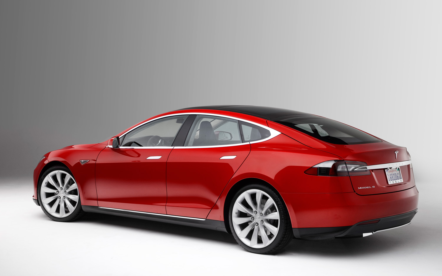 2013-Tesla-Model-S-rear-three-quart.jpg