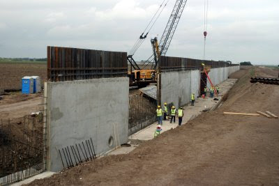 Border+Wall+segment+south+of+Weslaco+Texas.jpg