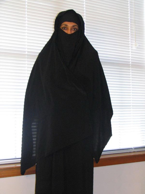 Arab+Chick+With+AK-47+Stripping+Out+Of+Her+Burka+And+Showing+Her+Boobs+www.GutterUncensored.com+001.jpg