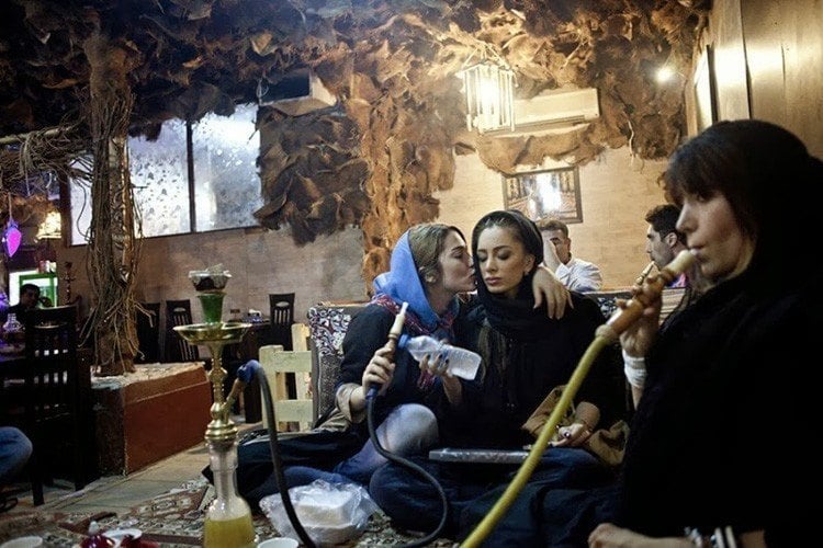 Inside-Iran-hookah-bar.jpg