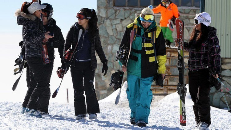 Inside-Iran-skiiers.jpg