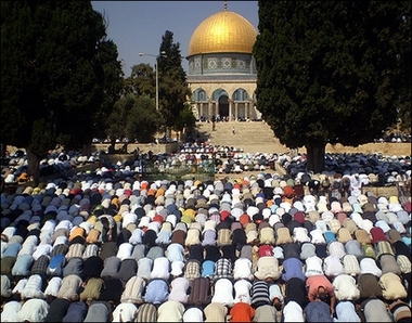 muslims-praying-afp-hazem-bader.jpg
