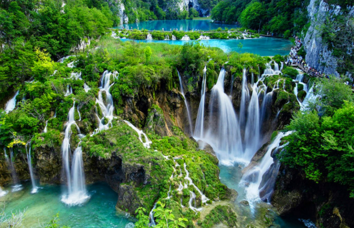 BRABBU-Design-Inspiration-The-Most-Beautiful-Waterfalls-in-the-World-5.jpg