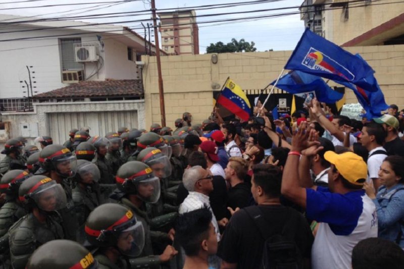 Venezuela-regime-accused-of-intimidation-halting-transportation-ahead-of-protest.jpg