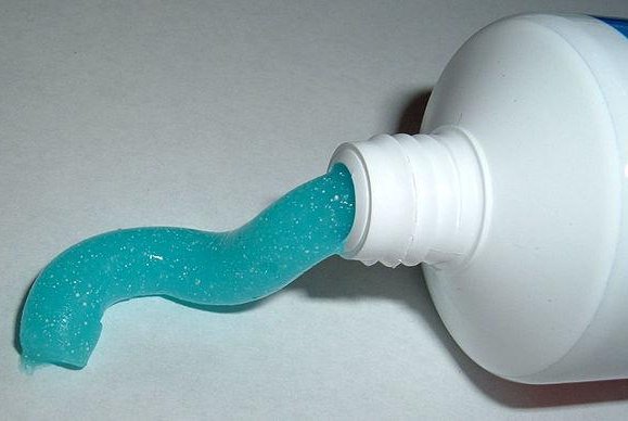 Crest-agrees-to-stop-putting-plastic-microbeads-in-your-toothpaste.jpg