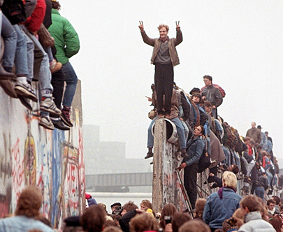 berlin-wall-coming-down.jpeg