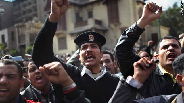t1larg.police.protest.egypt.gi.jpg