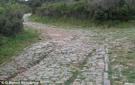 4BB24CA500000578-0-Roman_roads_were_large_structures_typically_measuring_16_to_23ft-m-13_1525073487268.jpg