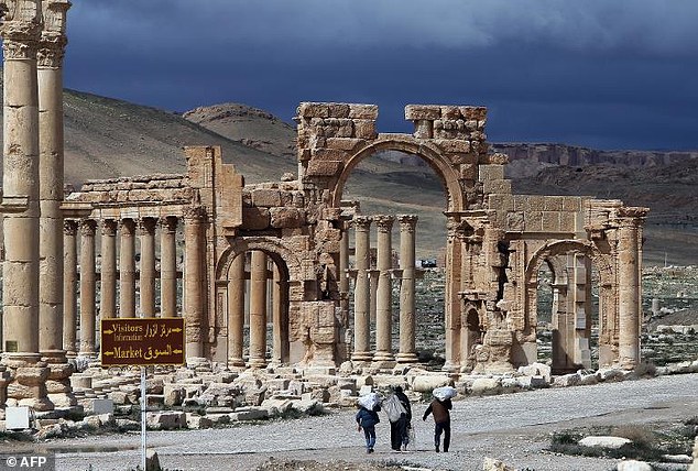 6YWZMjstj-HSK1-3081310-UNESCO_describes_Syria_s_Palmyra_as_a_heritage_site_of_outstandi-a-3_1431675374431.jpg