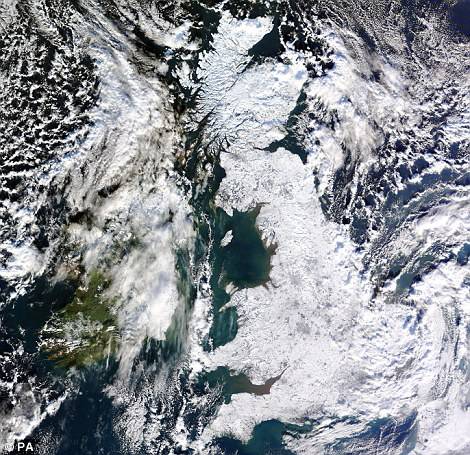 07C9B4D0000005DC-3234605-Whiteout_A_satellite_image_of_a_snow_covered_UK_in_January_2010-a-80_1442275553867.jpg