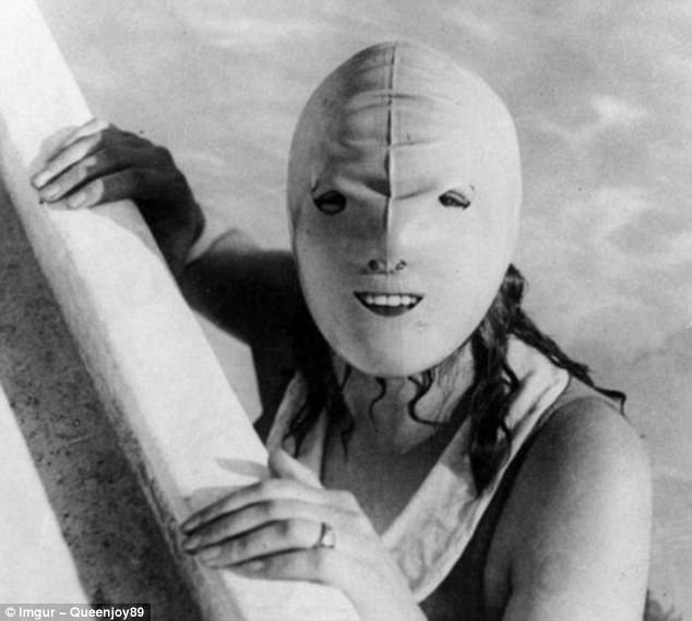 3E86B1F200000578-0-This_swimming_mask_was_devised_to_protect_women_s_faces_from_the-m-147_1490200932306.jpg