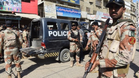 160421131940-pakistan-polio-police-officers-killed-crime-scene-large-169.jpg