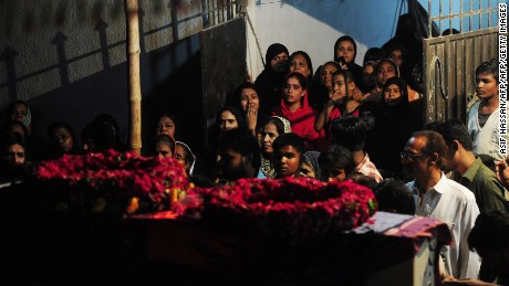 160421132048-pakistan-polio-police-officers-killed-funeral-large-169.jpg