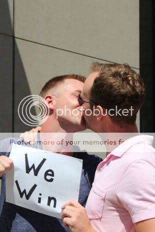 chick-fil-a-kiss-in-chicago.jpg