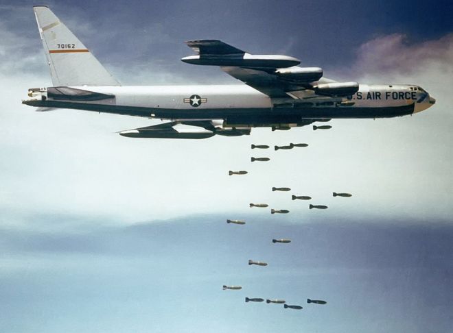 _84654118_boeing_b-52_dropping_bombs.jpg
