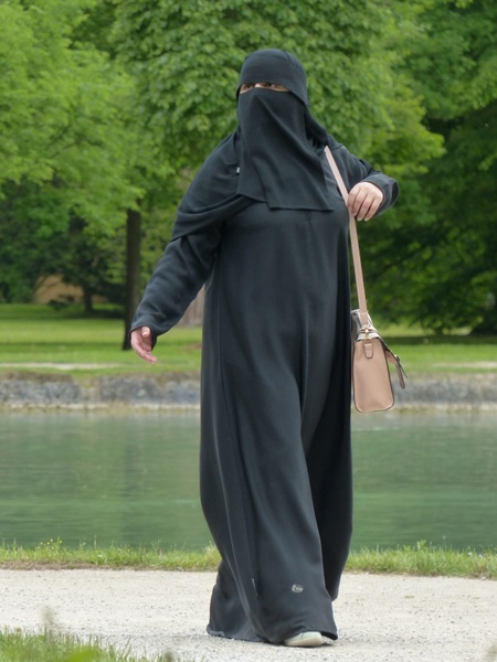 burka_woman_muslim_230471.jpg
