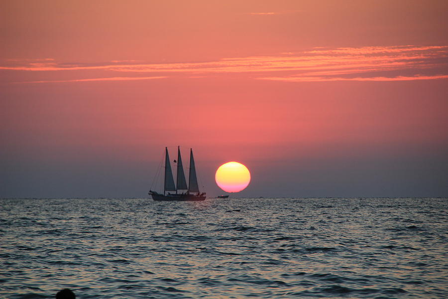sailing-away-from-the-sun-roblew-photography.jpg