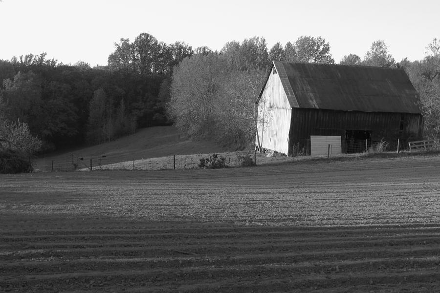 tobacco-barn-in-black-and-white-jd-grimes.jpg