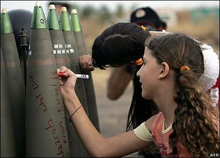 israel_lebanon_war_israeli_children_signing_missiles_israeli_children__2.jpg