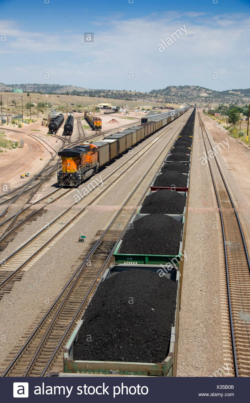 coal-trains-in-wyoming-X35B0B.jpg