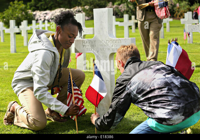 french-and-american-children-place-flags-at-the-graves-of-soldiers-e18386.jpg