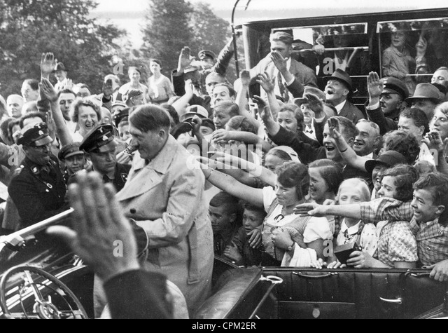 adolf-hitler-in-a-crowd-1934-cpm2er.jpg