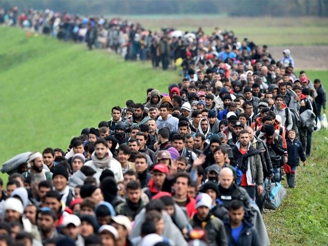 Migrants-Crowds-Cross-Into-Slovenia-Getty-640x480.jpe