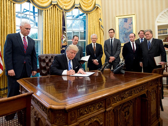 Donald-Trump-TPP-Oval-Office-January-23-2017-Getty-640x480.jpg