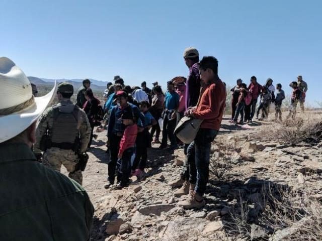 Migrants-in-Desert-640x480.jpg