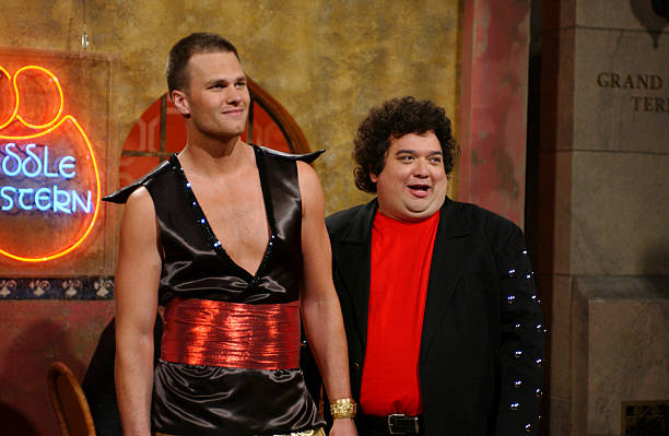 episode-17-aired-04162005-pictured-tom-brady-horatio-sanz-as-dennis-picture-id138457419
