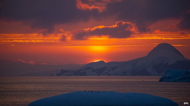 _77461268_c0213150-sunset_at_11pm_in_antarctica-spl.jpg