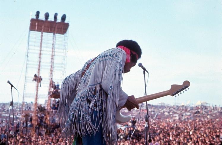Jimi-Hendrix-Woodstock-1969-2.jpg
