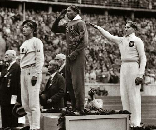 Jesse-Owens-wins-gold-in-Nazi-Germany-1936-small.jpg