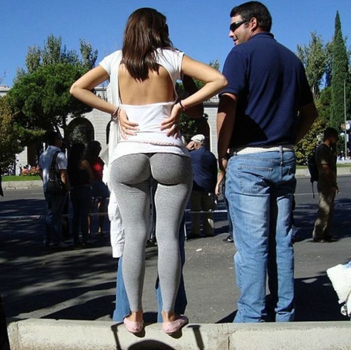 big-butts-in-public-places-11.jpg