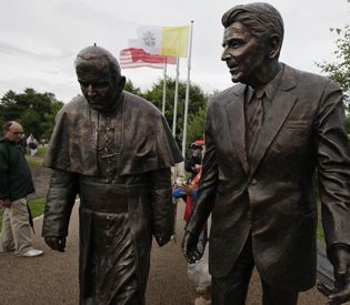 Statues-of-Pope-John-Paul-II-and-President-Reagan.jpg