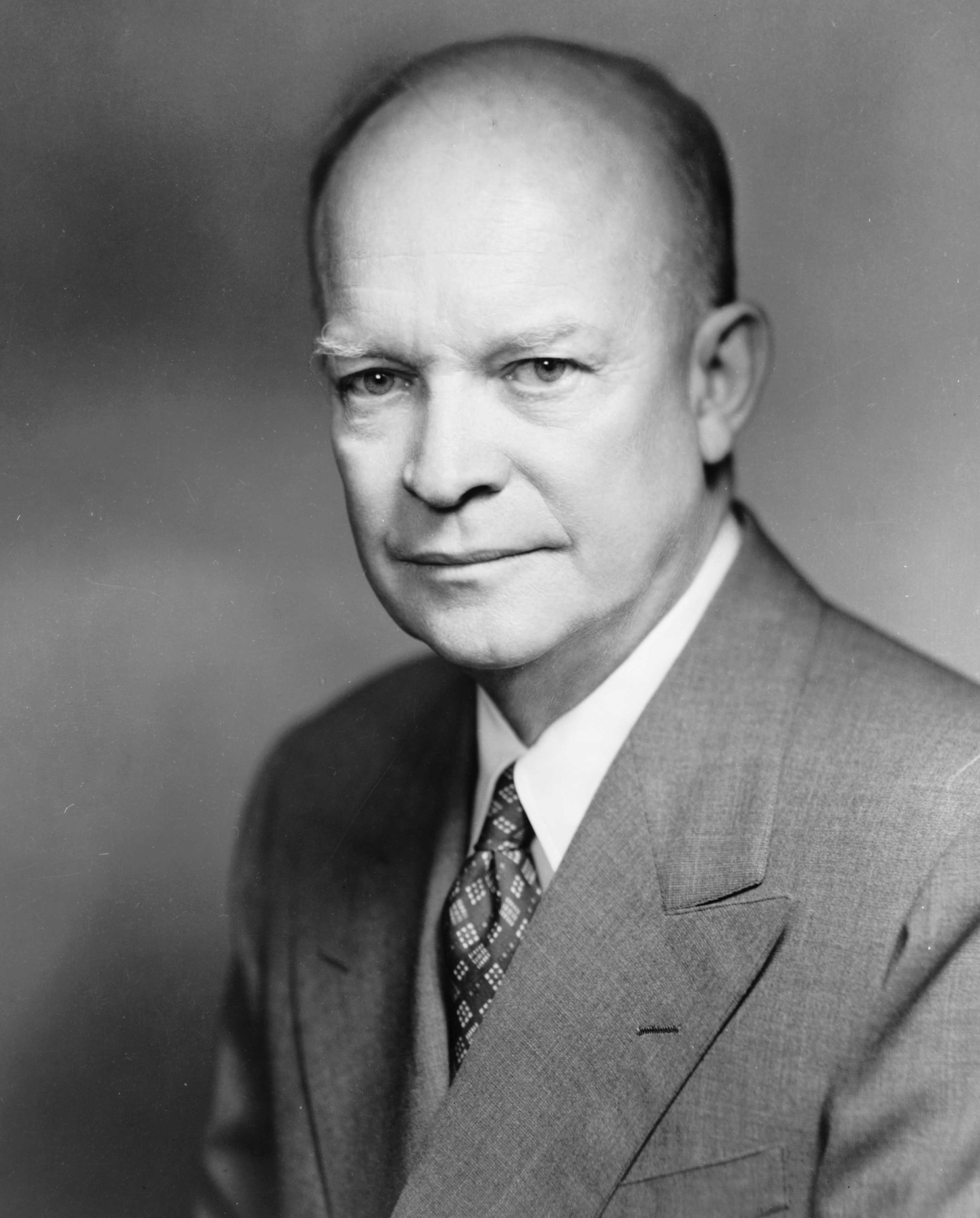 Dwight_David_Eisenhower,_photo_portrait_by_Bachrach,_1952.jpg